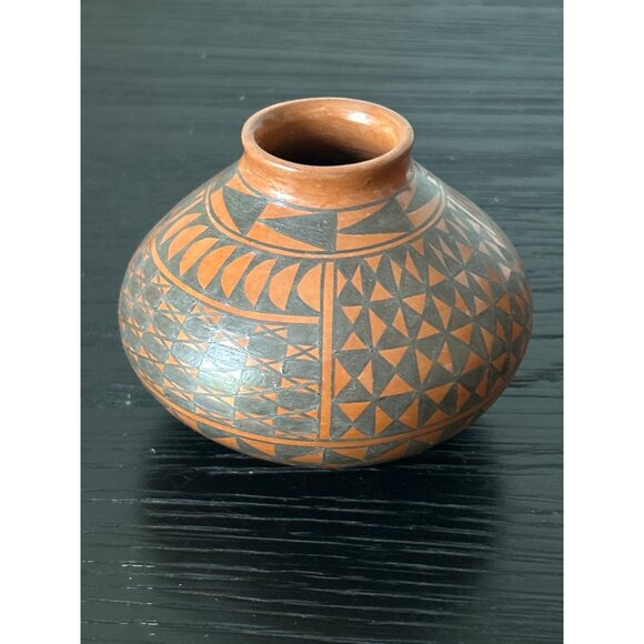 Mata Ortiz Seed Pottery Handmade by Flora Rodriguez Geometric Design Mexican Art - Picture 5 of 12